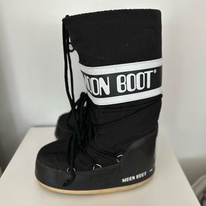 Moon boots 7-8.5 women